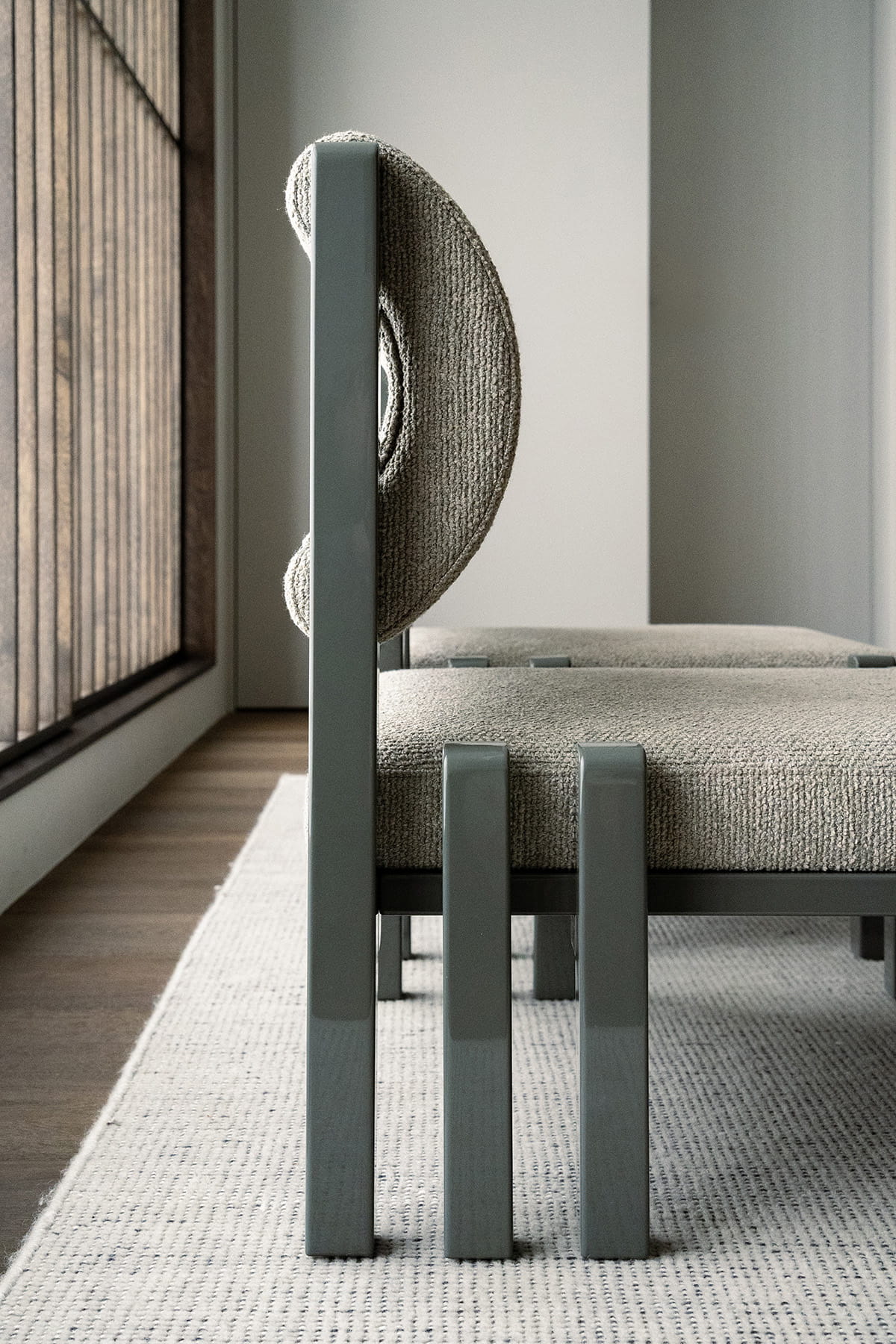 Low Connection Chair in kvadrat Safire w/ clear dove gray, W 584 x D 532 x H 622 mm